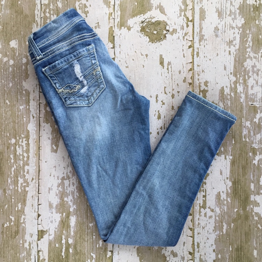 ✨Buckle Stella strait leg jeans✨